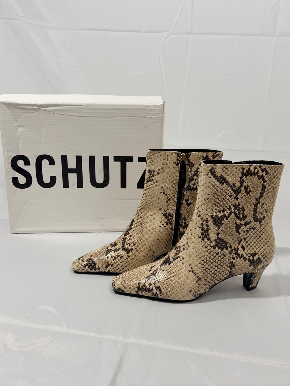 NEW! SCHUTZ Beige Snakeskin Pointed Kitten Heel Ankle Boots 👢